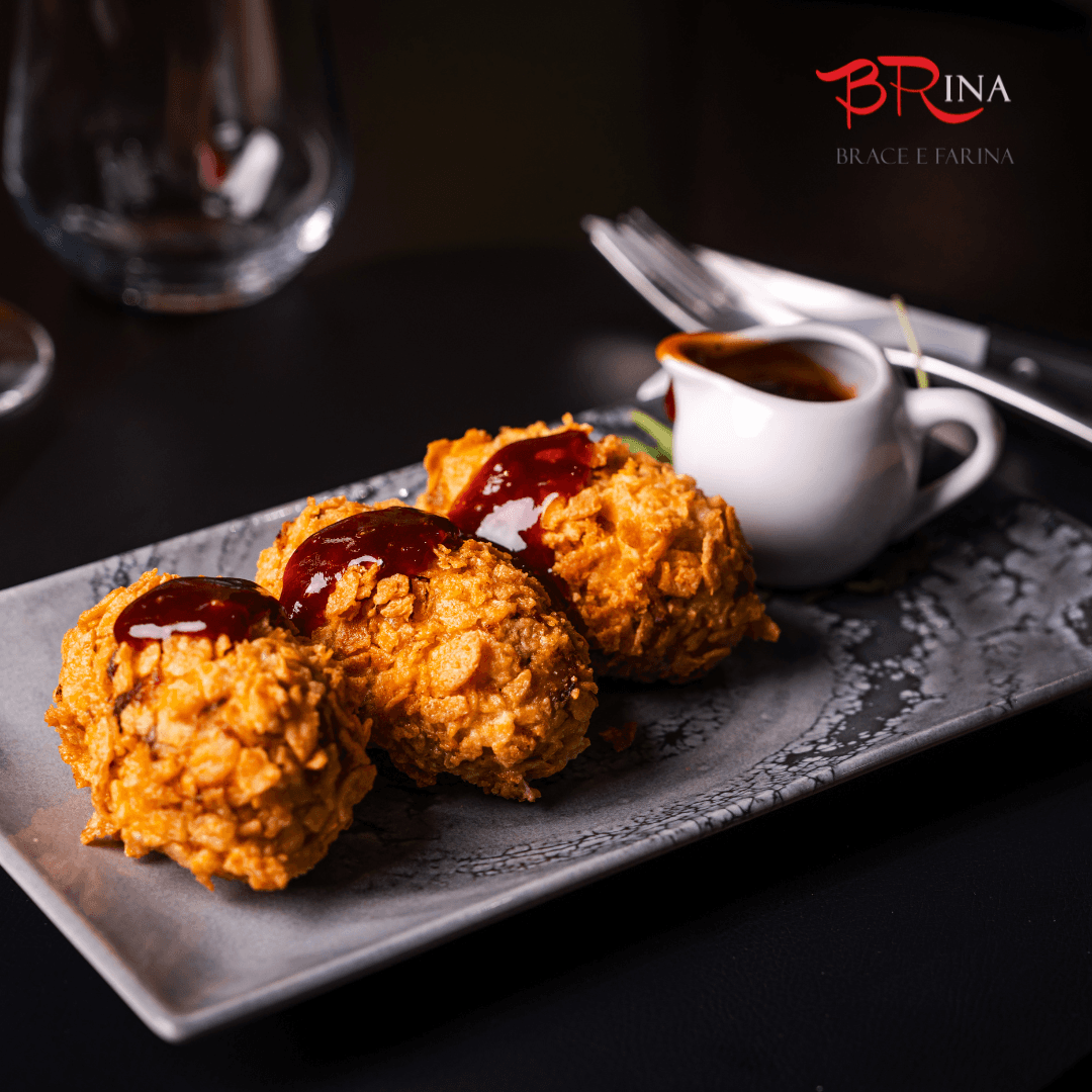 Polpette di pulled pork panate con cuore di cheddar